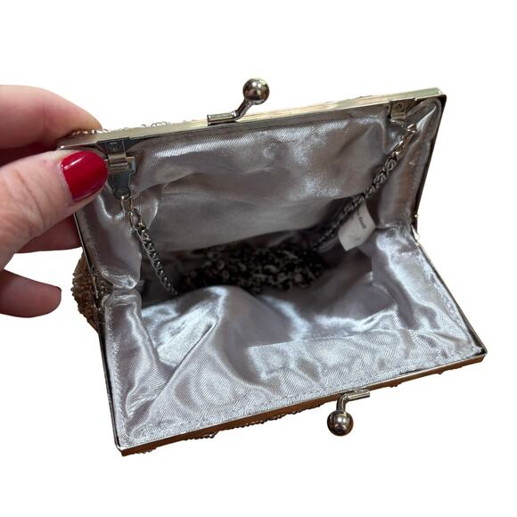 Silver beaded clamshell evening bag dressy prom wedding purse chain kiss clasp - Picture 9 of 9